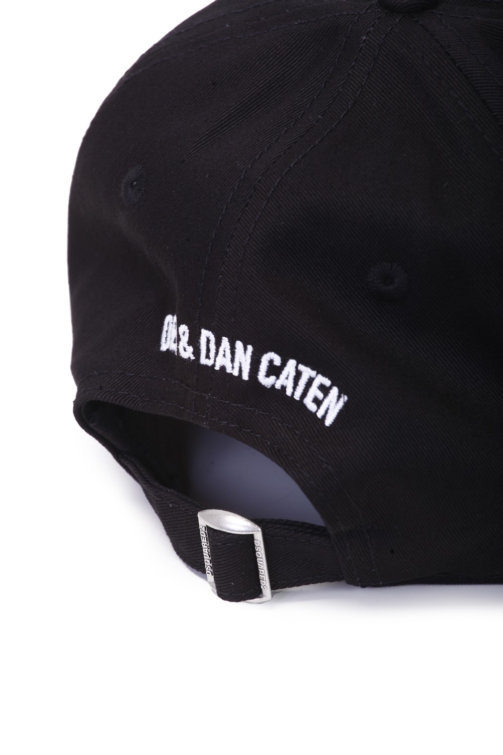 shop DSQUARED2 Saldi Cappello: DSQUARED2 Logo baseball cap.
Baseball cap in gabardina di cotone.
Lettering "DEAN & DAN CATEN" ricamato sul retro.
Lettering "DSQUARED2 ICON" ricamato sul davanti.
Cinturino regolabile sul retro.
Composizione: 100% Cotone.
Fabbricato in cina.. BCM0412 05C00001-M063 number 9233119